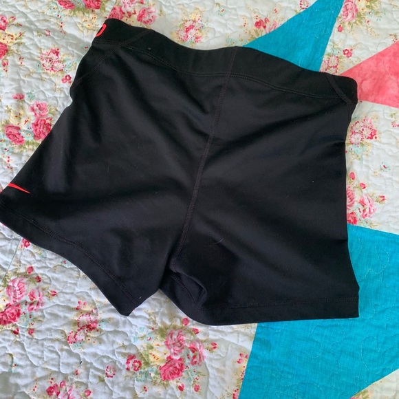 Nike pro shorts - Picture 2 of 3